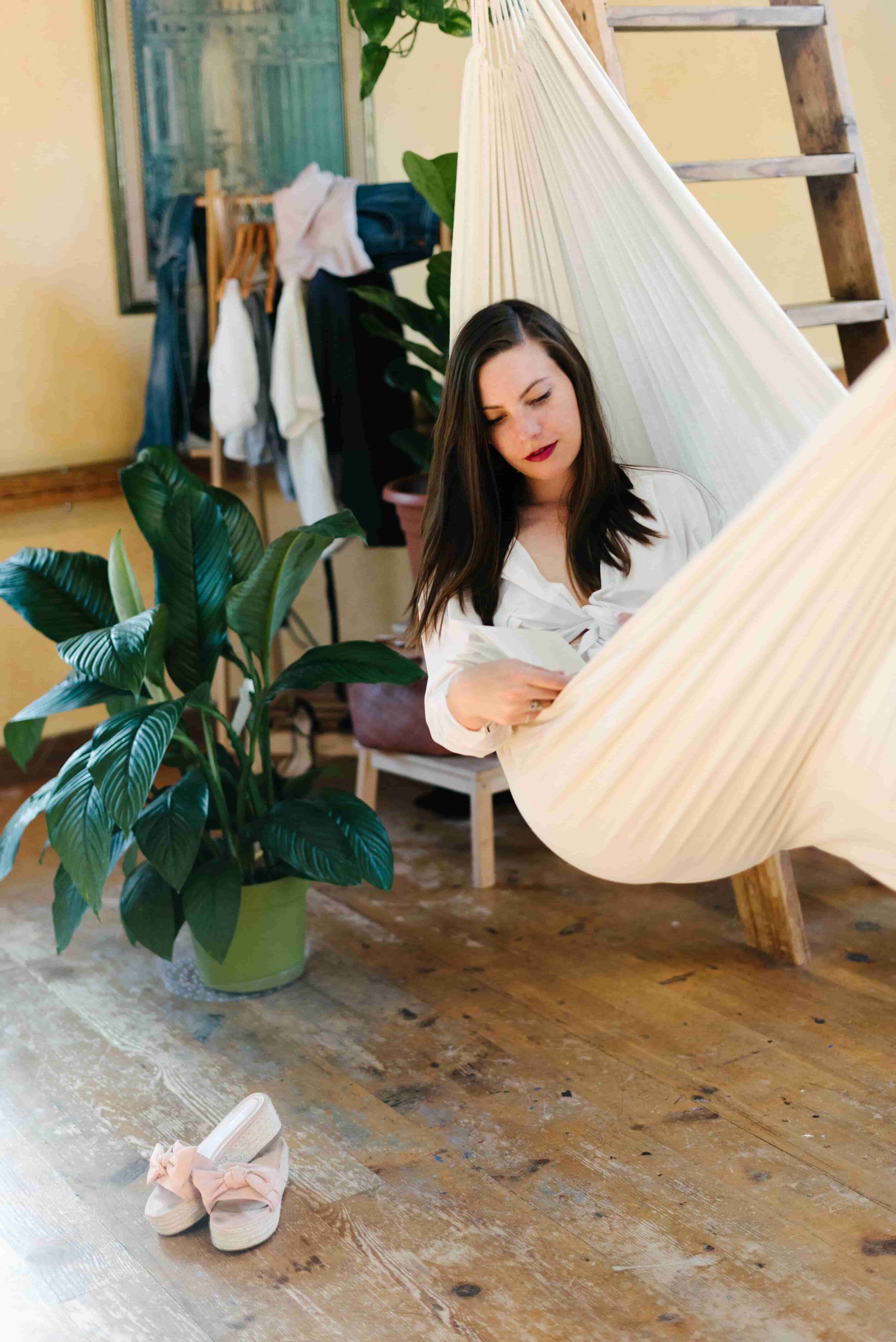 indoor hammock | Sustainable and Cheap - 15 Self-Care Ideas from www.goingzerowaste.com #zerowaste #ecofriendly #gogreen #sustainable #selfcare