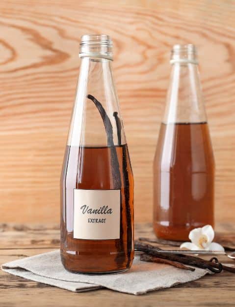 How To Make Homemade Vanilla Extract Going Zero Waste   GZWVANILLA2 Min 