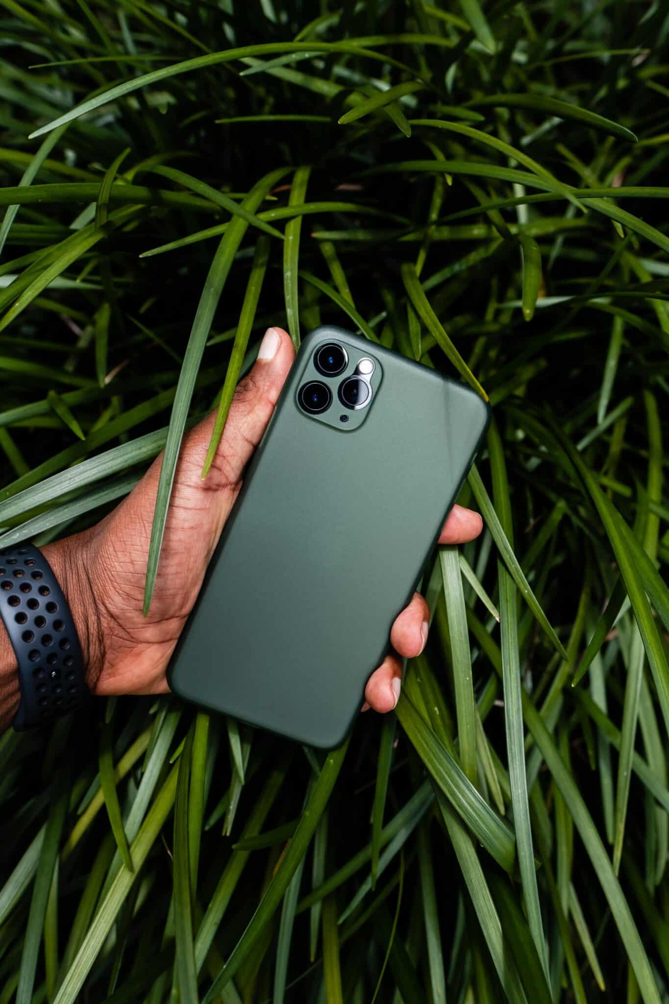 9 Eco-Friendly Phone Cases to Protect Your Phone - Going Zero Waste