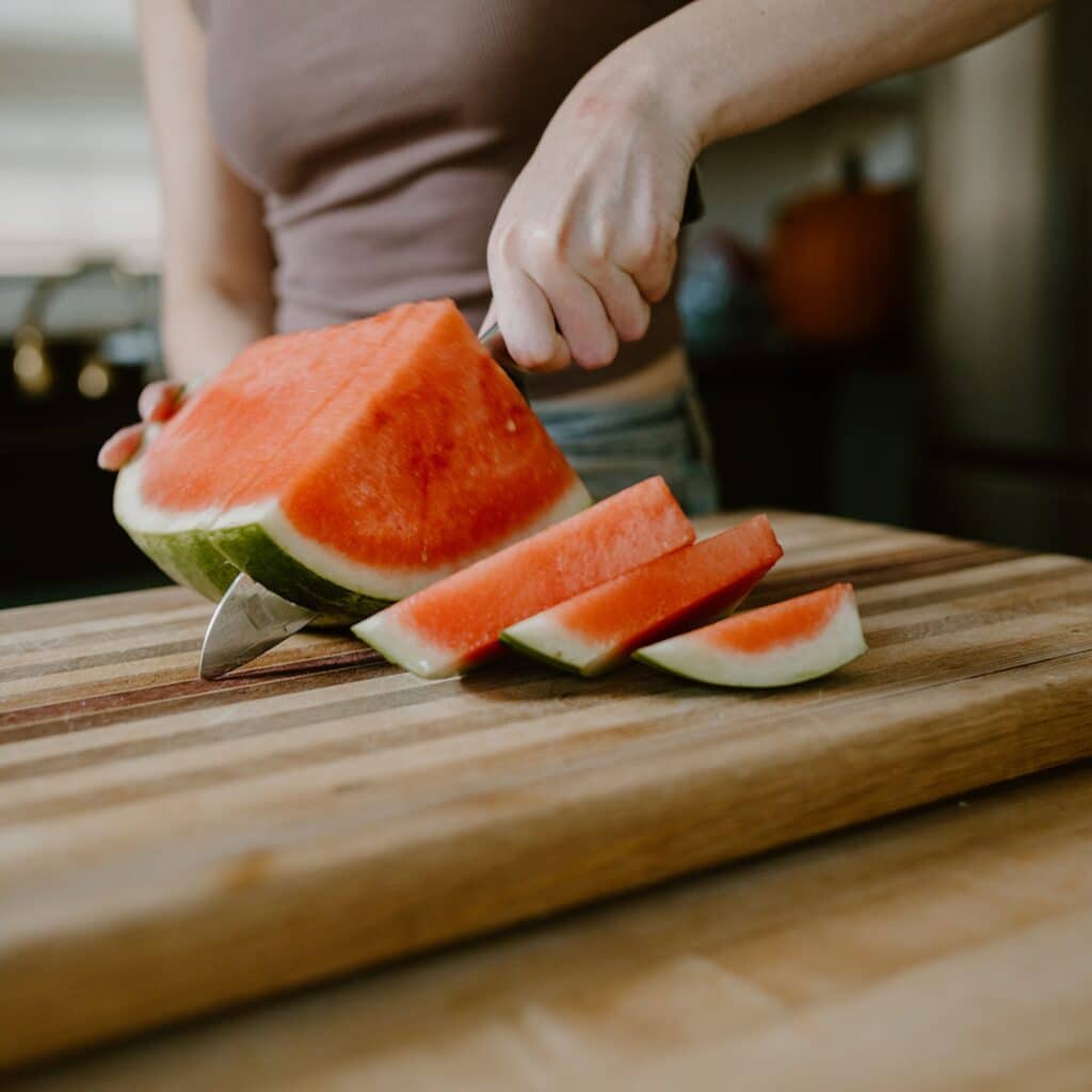 5 Sustainable Wooden Cutting Board Options for a Non-Toxic Kitchen 