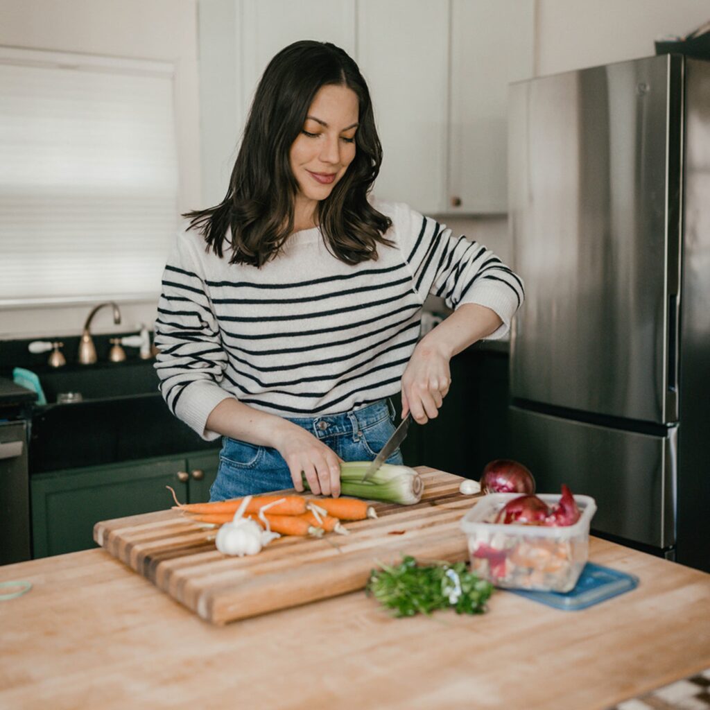 5 Sustainable Wooden Cutting Board Options for a Non-Toxic Kitchen 